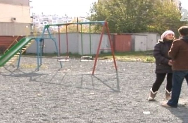 Учениците, захвърлили детето си, съжаляват за постъпката си