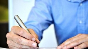 Награждават отличените участници от конкурса за литературно творчество и журналистика