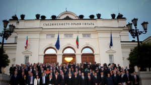 Само малки моменти на справедливост ще спасят правителството