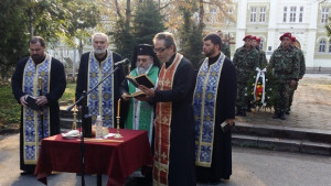 Митрополит Игнатий отслужи панихида по повод Архангелова задушница