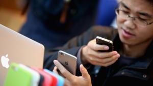 Мобилните телефони се използват повече като будилници отколкото за разговори