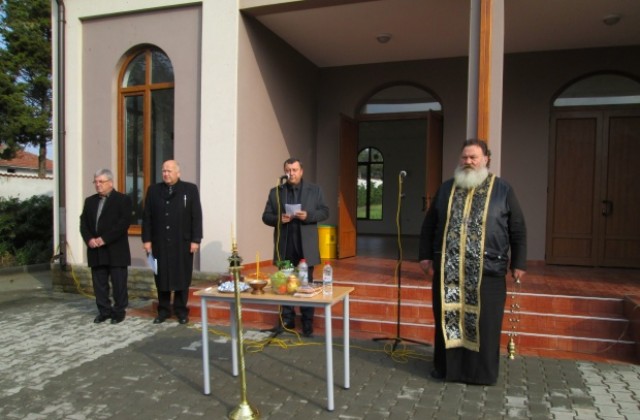 Мемориал-костница откриха на Задушница в Павликени