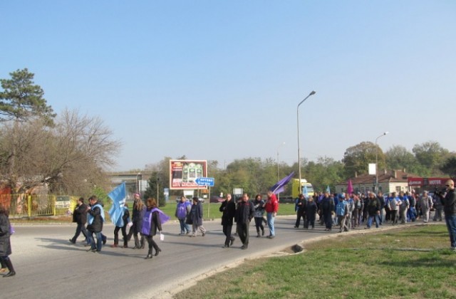 Енергетици затвориха Дунав мост