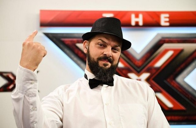 Георги Бенчев от X Factor пял пред министъра на културата
