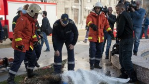 Жена се самозапали пред президентството лекари се борят за живота