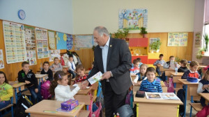 Книги за първолаците раздаде община Сливен