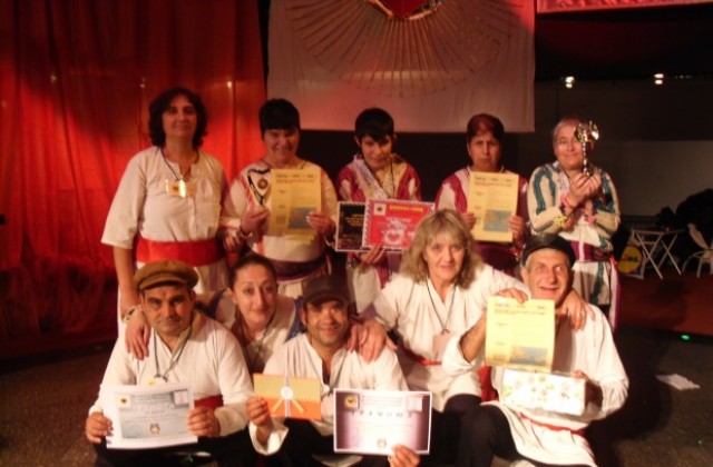 Участници от дома в Пчелище с награди от конкурс за хора с ментални увреждания