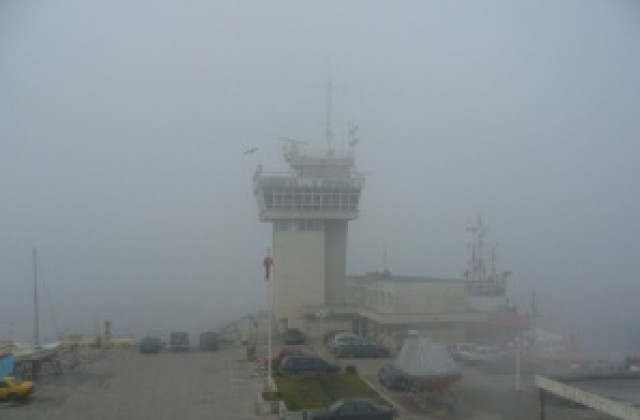 Мъгла затруднява работата на пристанището
