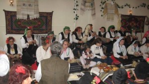 Битова седянка събра баби и внуци в Ценово