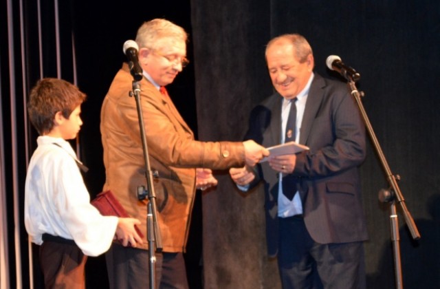 Капанският ансамбъл получи „Българския  Оскар”– „Кристална лира 2014”