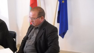 Работници от Напоителни системи в защита на директора си