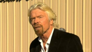 Ричард Брансън е готов пръв да полети с космическия кораб