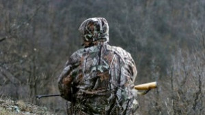 Разсеян ловец забрави пушката си върху кола