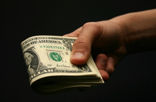 Украйна плати 1,45 млрд. долара от дълга си към „Газпром