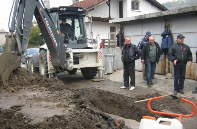 Аварирала за пореден път водопроводна мрежа предизвика недоволство