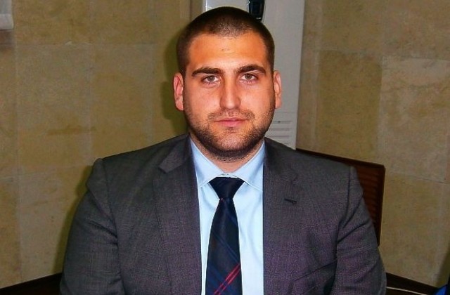 26-годишен младеж ще замени Томислав Дончев в ЕП?