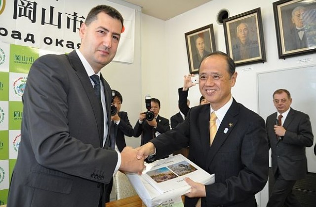 Посрещнаха пловдивската делегация в Япония с цветовете на българския флаг