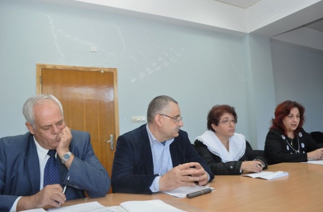 Цанева, Арабаджиева, Димитров и Ненчев: Времето минава, ПМГ още няма сграда