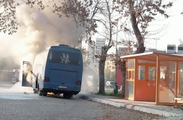 Автобус се запали в Димитровград, няма пострадали
