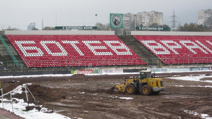 Ускоряват ремонта на стадиона