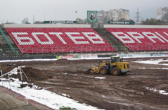 Ускоряват ремонта на стадиона