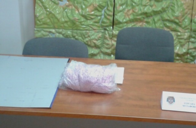 Задържаха мъж с наркотици, разкриха и лабораторията му