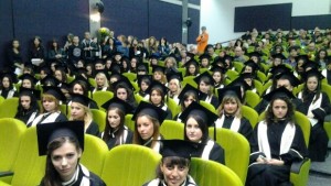 Факултетът по здравни грижи изпрати акушерки и медицински сестривипуск 2014
