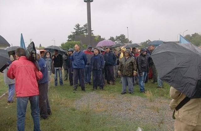 Енергетиците в Русе прекратиха протеста си на Дунав мост