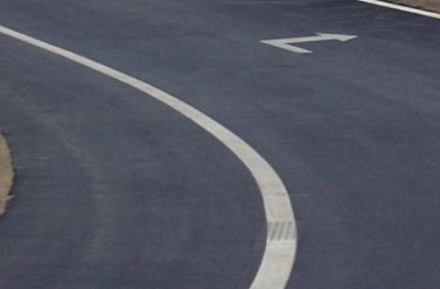 Липсата на адекватна пътна маркировка затруднява обучението на водачи, смята авто инструктор