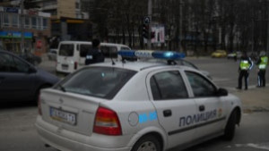 16годишна кара автомобила на майка си