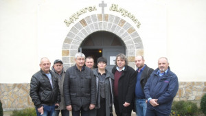 Нов телевизор подариха от ГЕРБ на пенсионерския клуб във Вардим