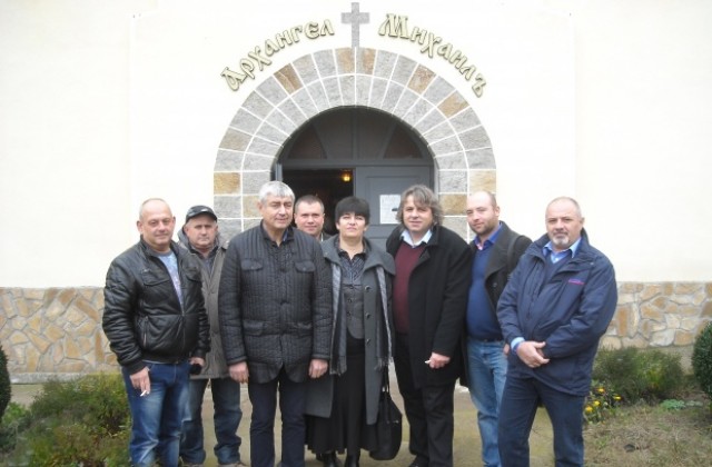 Нов телевизор подариха от ГЕРБ на пенсионерския клуб във Вардим