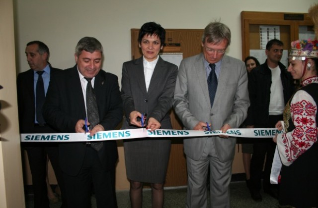 Русенският университет връчва дипломи на нови доктори, доценти и професори