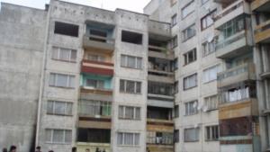 Пропадащ блок застрашава 100 семейства