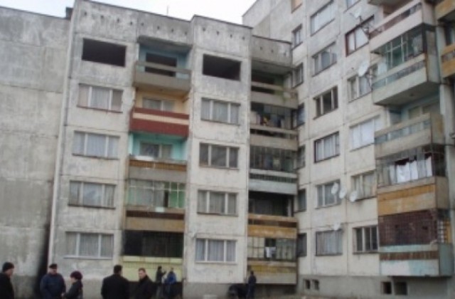 Пропадащ блок застрашава 100 семейства