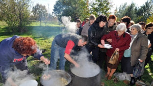 Празнична света литургия и курбан в храма Свети Мина
