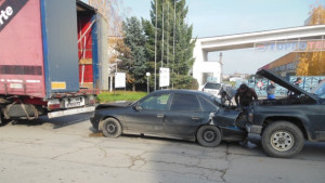 ТИР Опел и Нисан се удариха в Кюстендил