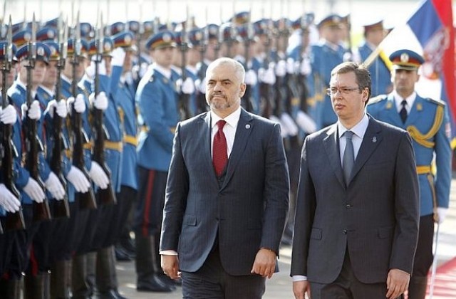 Сръбският премиер посрещна албанския си колега с военни почести