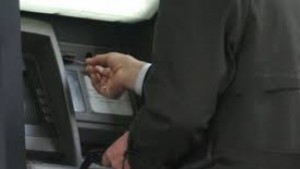 Хванаха жена от Дългопол източвала пари от картата на свой