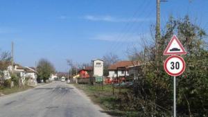 От Община Севлиево поставиха нов легнал полицай в сГорна Росица