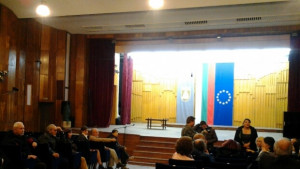Неизпълнение в приходите на общината забави заплатите в културни институти