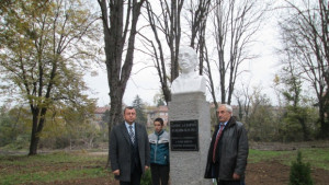 Бюстпаметник на Атанас Хаджиславчев откриха в Павликени