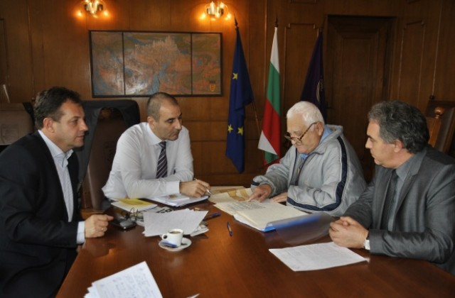 Близо 30 жители от региона споделиха проблемите си в приемната на Цветан Цветанов