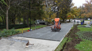 Усилени ремонти в парковете Марно поле и Качица