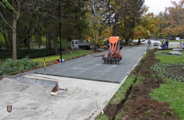 Усилени ремонти в парковете Марно поле и Качица