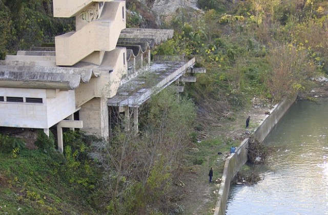 Почистиха най-рисковете участъци от речните корита