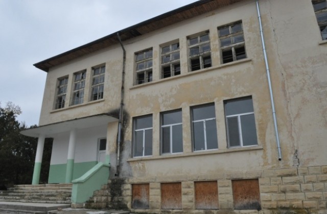 Село на протест заради затворена детска градина