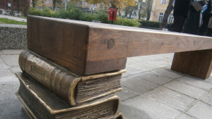 Габровци сядат да четат върху истински произведения на изкуството