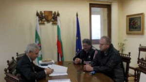 Драгомир Николов подписа договор за доставка на хранителни продукти за