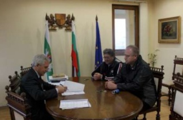 Драгомир Николов подписа договор за доставка на хранителни продукти за Социалното предприятие